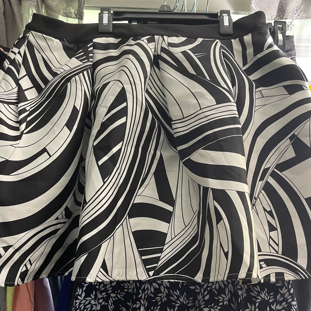 Women’s/Juniors TeezeMe skirt size 15/16